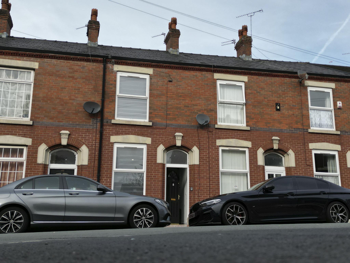 Others 3, Ashton House by SA Stays, Tameside