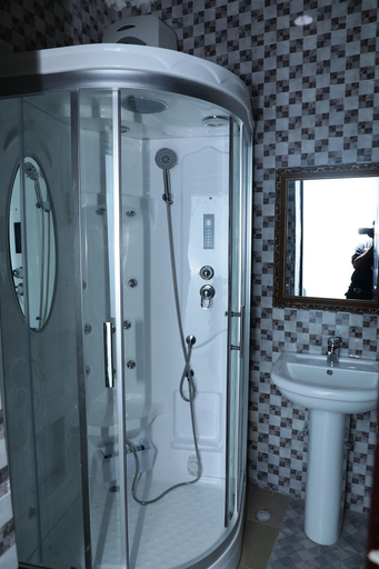 Bathroom, Glo-ran Hotel and Event Place, Owerri West