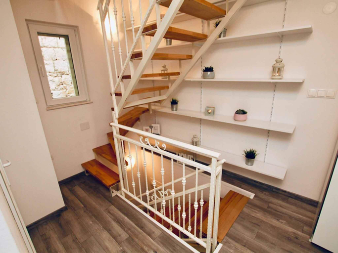 Others 2, Dalmatian White Shell Apartment- Two Bedroom Apartment, Kaštela