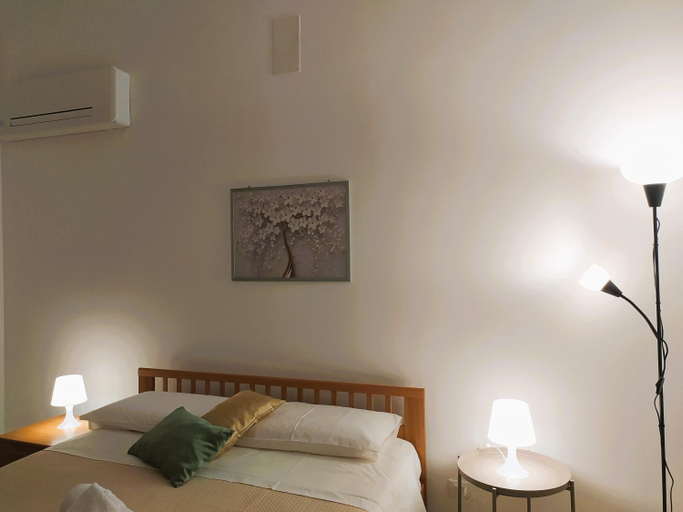 Bedroom 2, La Rugiada-con giardino e parcheggio moto privato, Trapani