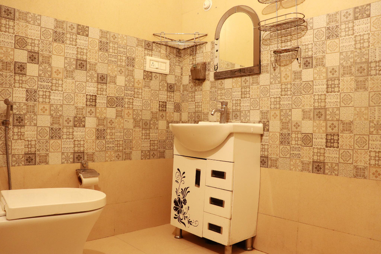 Bathroom 3, Shiv Shakti Hostel, Garhwal