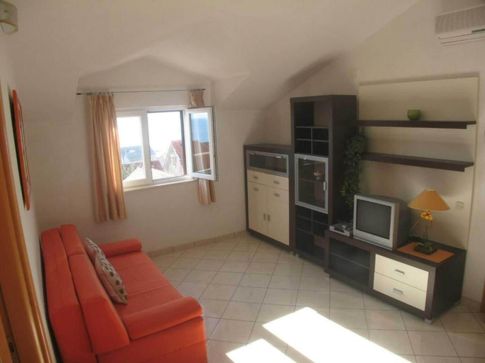 Others 5, Apartment in Bol with balcony, Bol