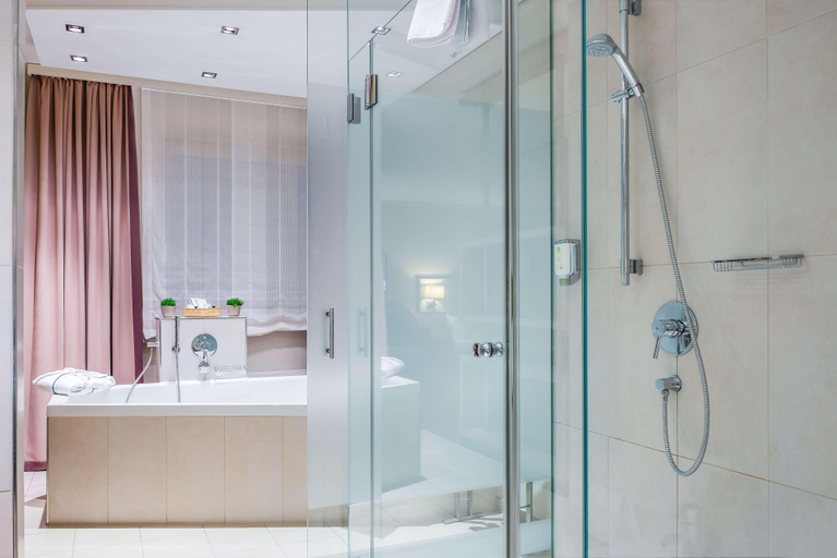 Bathroom 4, Best Western Premier Hotel Regensburg, Regensburg