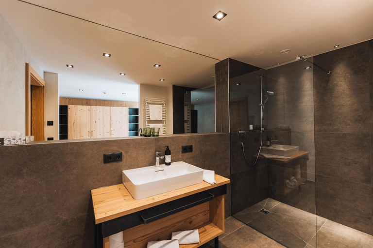 Bathroom 3, Hotel Edelweiss, Landeck
