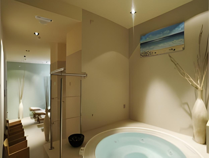 Bathroom 5, Grand Hotel Mediterranee, Savona