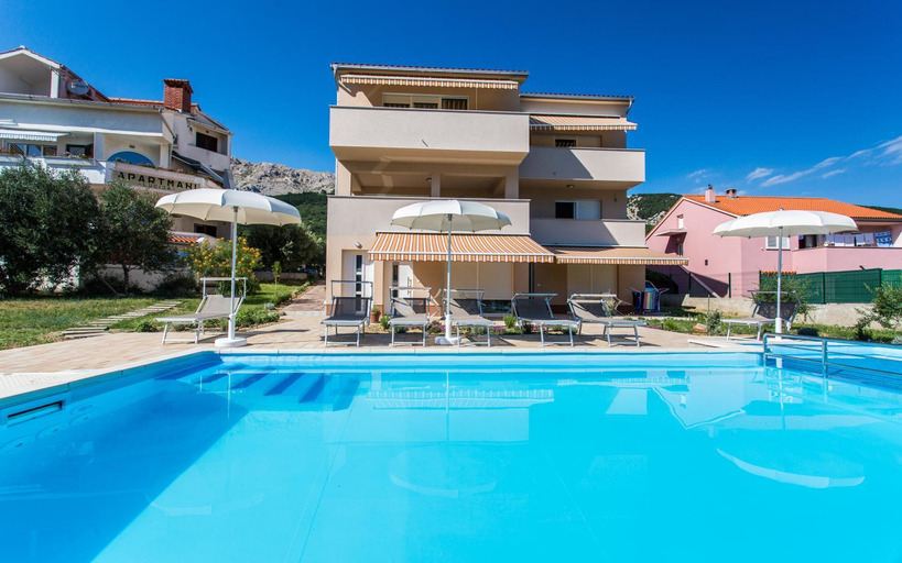 Swimming pool 5, Apartments Viktorija 2, Baška