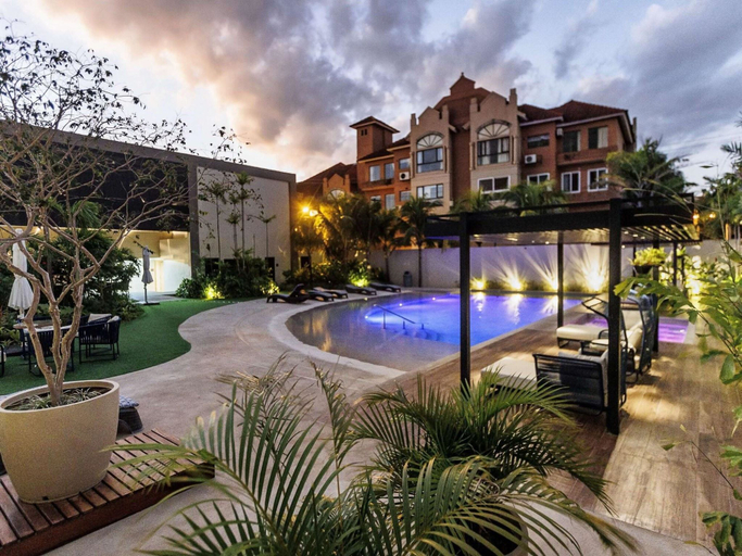 Exterior & Views