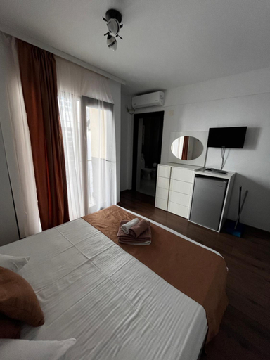 Others 5, Vila Elegance, Costinesti