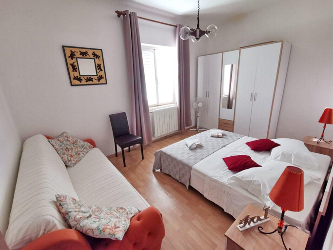 Bedroom, Berties Lodge - Four Bedroom ApartmentA4, Smokvica
