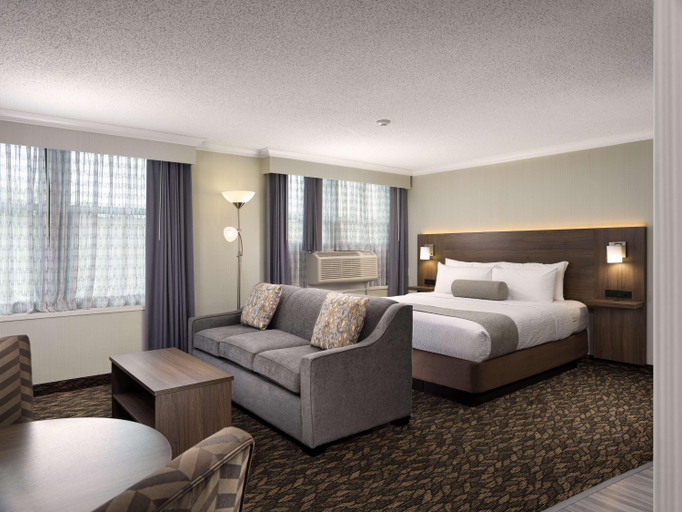 Bedroom 3, Best Western Plus Carlton Plaza Hotel, Capital