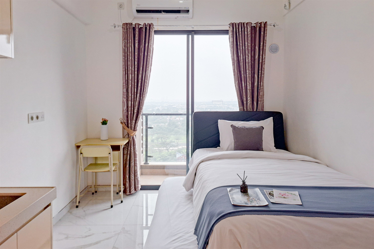 Simply Look Studio Room at Sky House BSD Apartment By Travelio, Tangerang