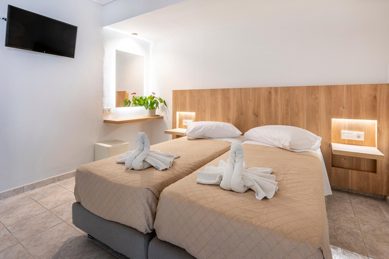 Bedroom 3, Hotel Koala, South Aegean