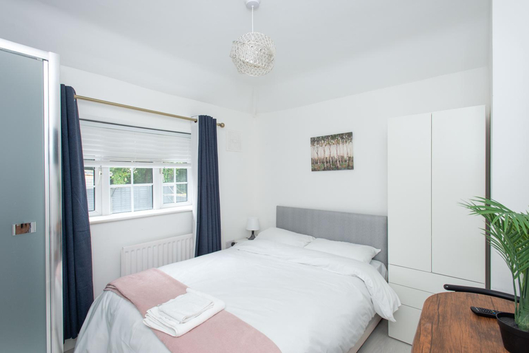 Bedroom 2, Sanderson Hall En-suite Rooms, London