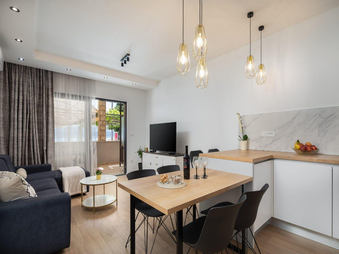 Others 2, Apartments Tomas- Standard One Bedroom Apartment with Balcony A2, Omiš