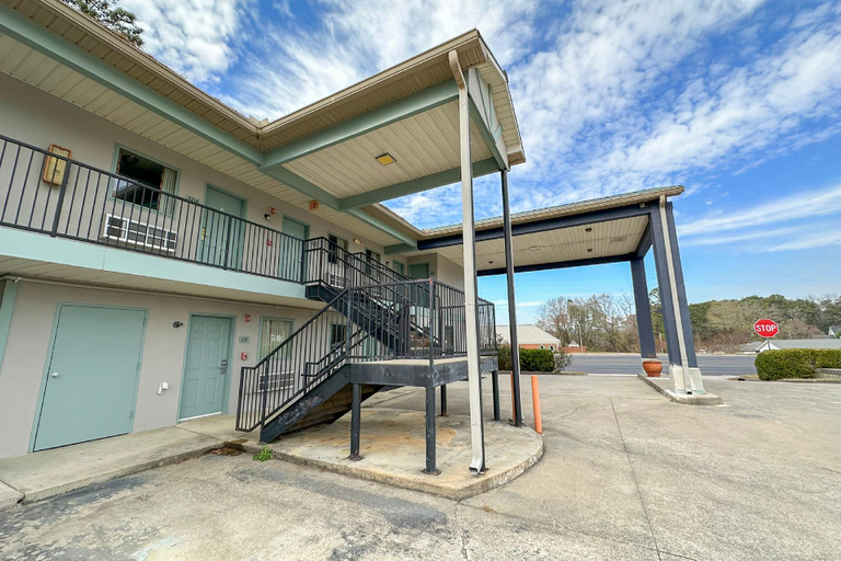 Exterior & Views 1, Garden Inn & Suites, Floyd