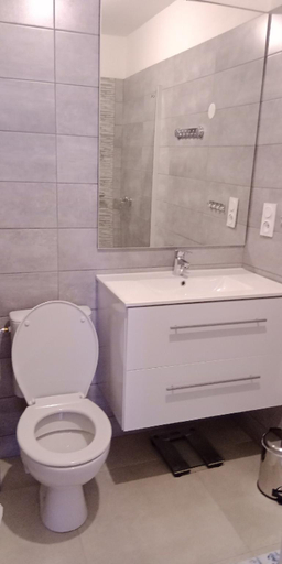 Bathroom 3, L'Isard, Hautes-Pyrénées