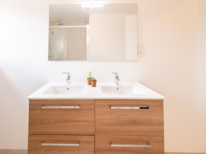 Bathroom 4, Charming Holiday Home with Private Pool, Dordogne