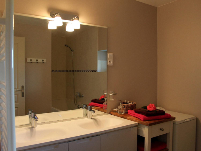Bathroom 2, La Petite Ville Aze, Ille-et-Vilaine