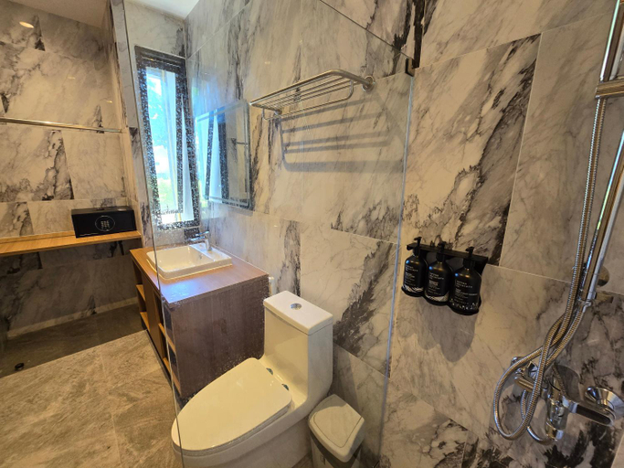 Bathroom 4, Samutra Residences, Ko Phangan