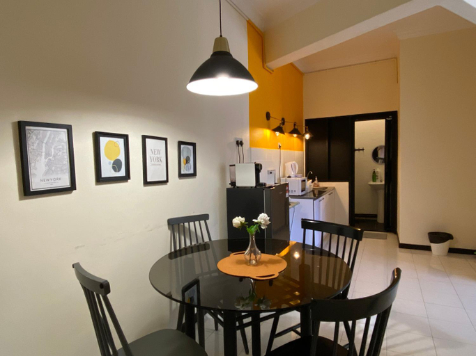 Dining Room 10