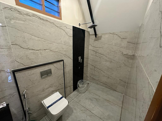 Bathroom 3, 100 Oaks Estate, Salem