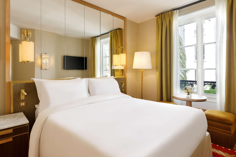 Bedroom 2, Le Belgrand Hotel Paris Champs Elysees, Tapestry, Paris