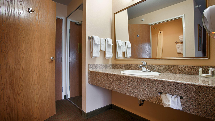 Bathroom 4, Best Western Manhattan Inn, Riley