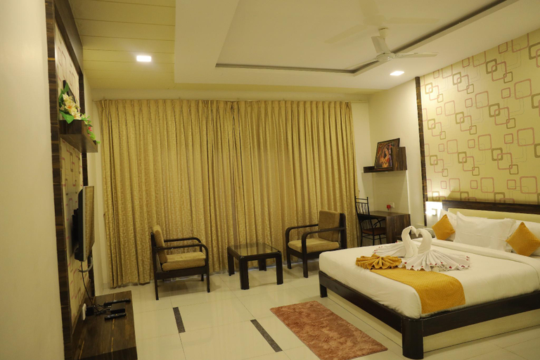 Bedroom 3, Hotel Shashinag Residency, Bijapur