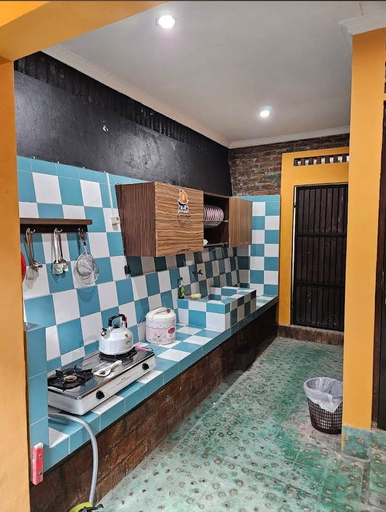 Bathroom 5, Kembaran Guest House, Bantul