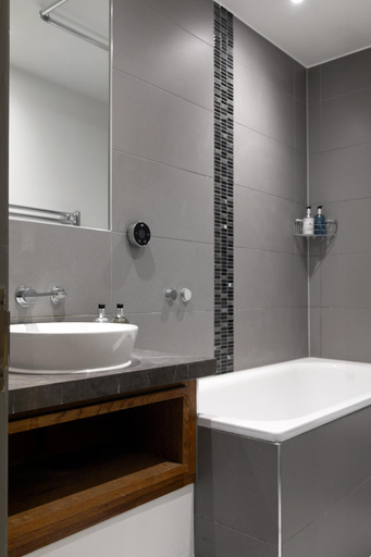 Bathroom 3, Red Lion Hotel, Hertfordshire
