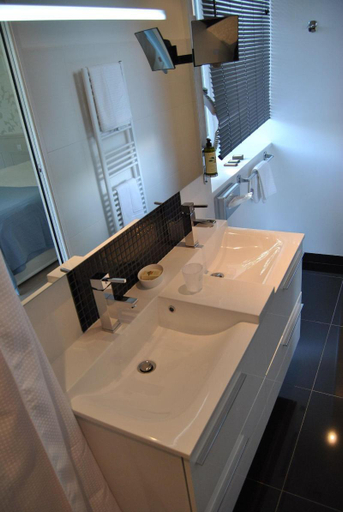 Bathroom 3, Chateau D'Apigne Rennes, Ille-et-Vilaine