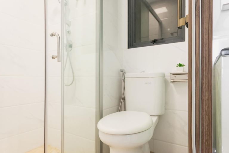 Bathroom 11