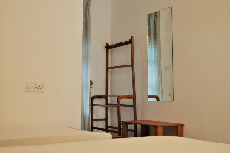 Bathroom 2, SHIM BEACH RESORT, Pothuvil