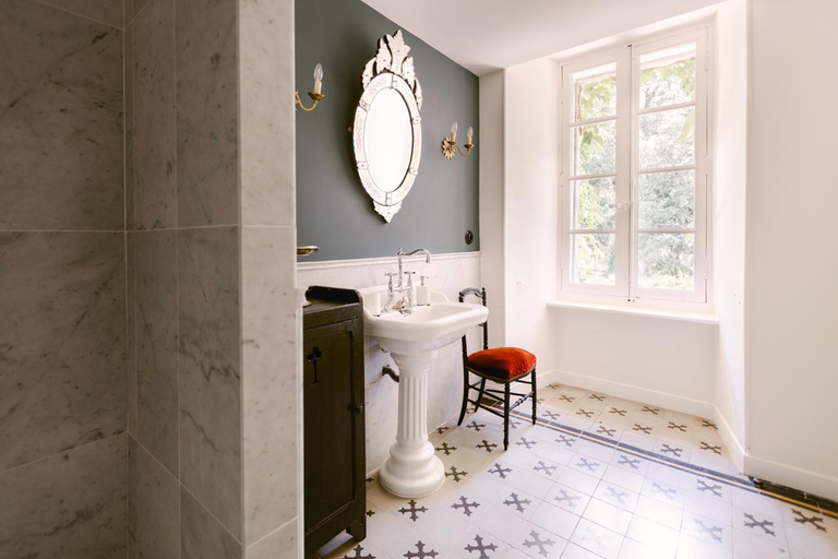 Bathroom 2, Château La Bruguière, Gard