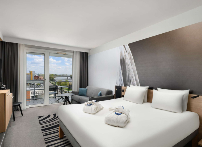 Novotel Szeged - Tap to explore photos