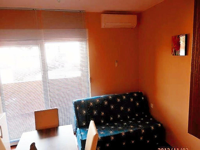 Others 2, Apartment with balcony and 1 room, Jelsa