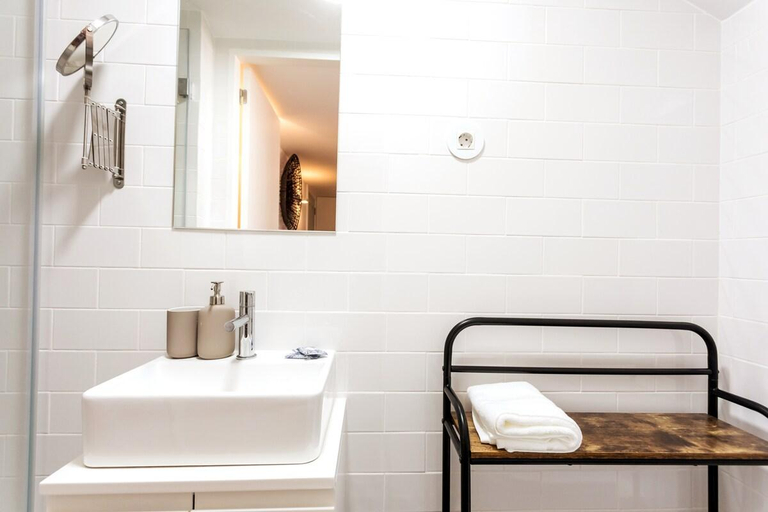 Bathroom 2, OPO Alegria 119, Porto