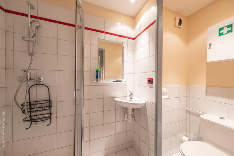 Bathroom 3, Le Pavillon des Officiers, Hautes-Alpes