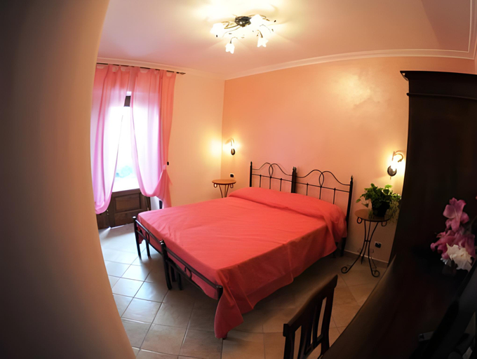Bedroom 2, B&B Miramare, Salerno