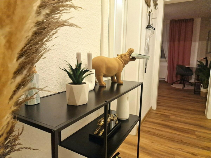 Bedroom 2, Light Jungle Suite | Seltersweg Netflix TV Jumanji, Gießen