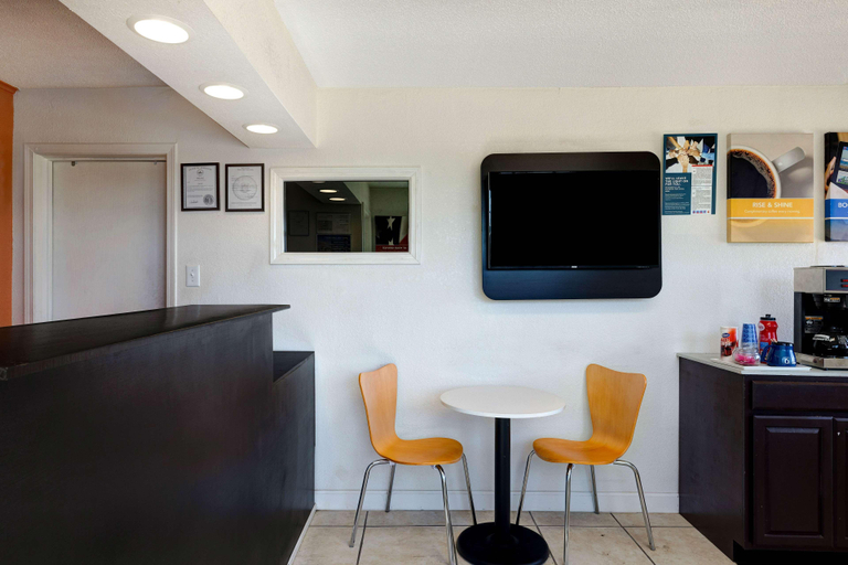 Public Area 2, Motel 6 Rolla, MO, Phelps