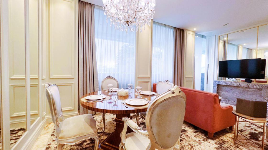 Dining Room 7