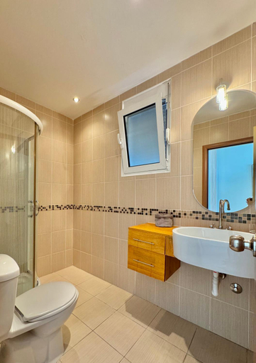 Shower 5, Prcanj sunny port apartments with shared pool