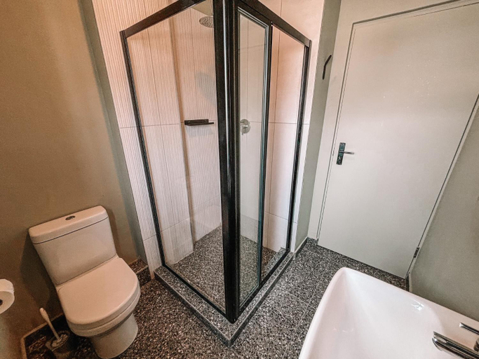 Bathroom 2, Cape Mae Apartment Hotel, City of Cape Town