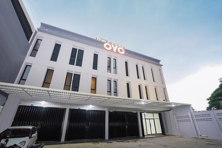 Exterior & Views 3, OYO 449 The Colins, Surabaya