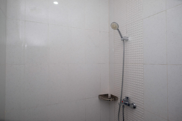 Bathroom 16