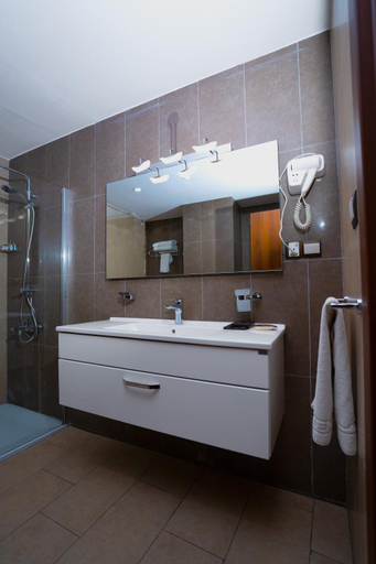 Bathroom 5, Shaheen Hotel Baghdad, Adhamiya