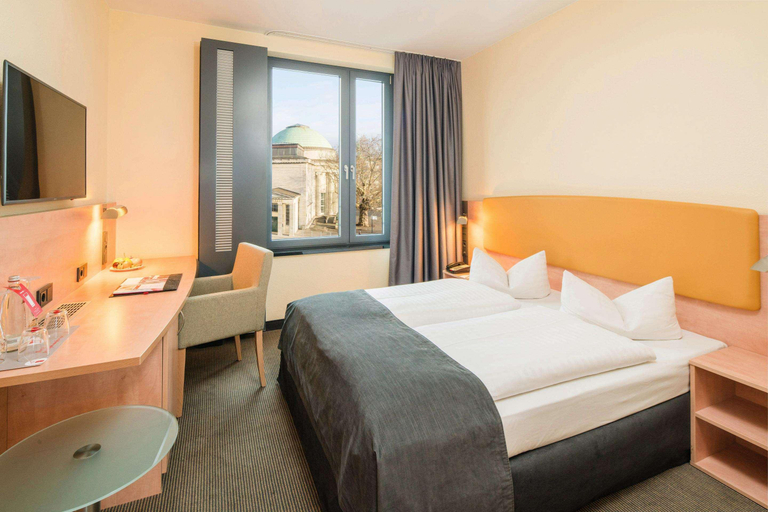 Bedroom 2, IntercityHotel Hamburg Hauptbahnhof, Hamburg