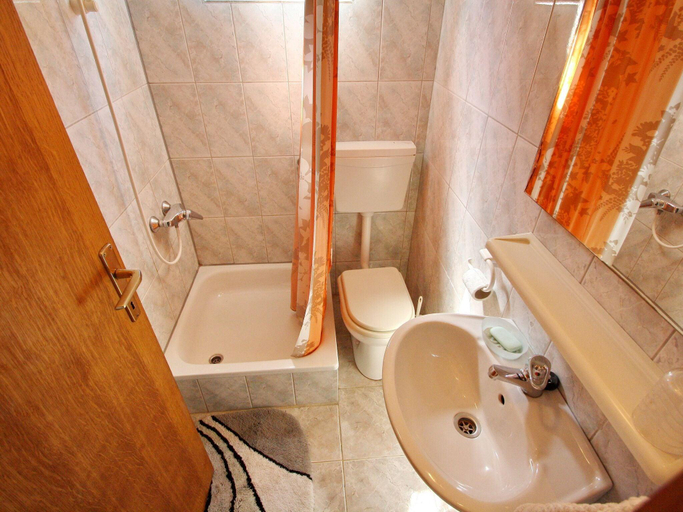 Bathroom, bedroom apartment with garden, Janjina