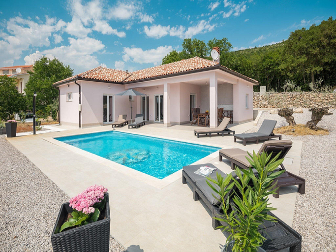 Sport & Beauty 2, Villa Tomichic with Swimming Pool, Raša